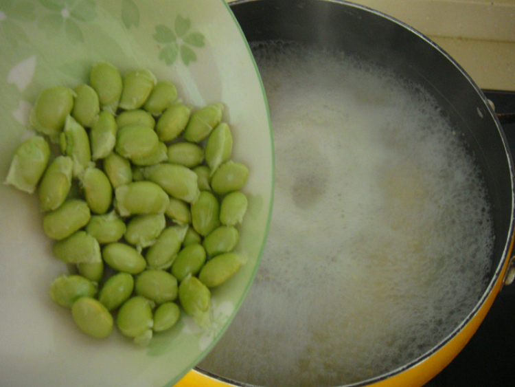 虾皮毛豆白果粥步骤8