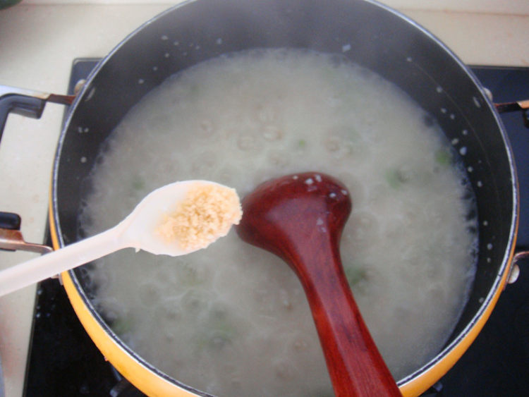虾皮毛豆白果粥步骤13
