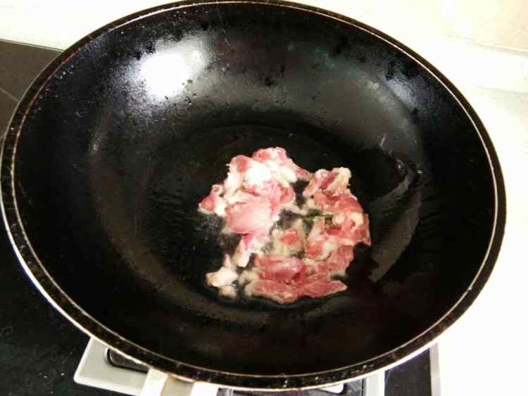 茴香瘦肉炒面步骤2