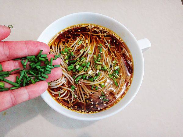 酱油菌油面步骤7