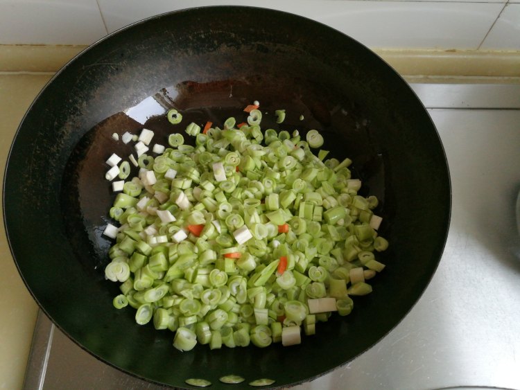 豆角鲍菇拌面步骤2
