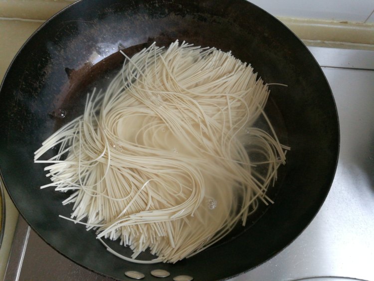 豆角鲍菇拌面步骤10