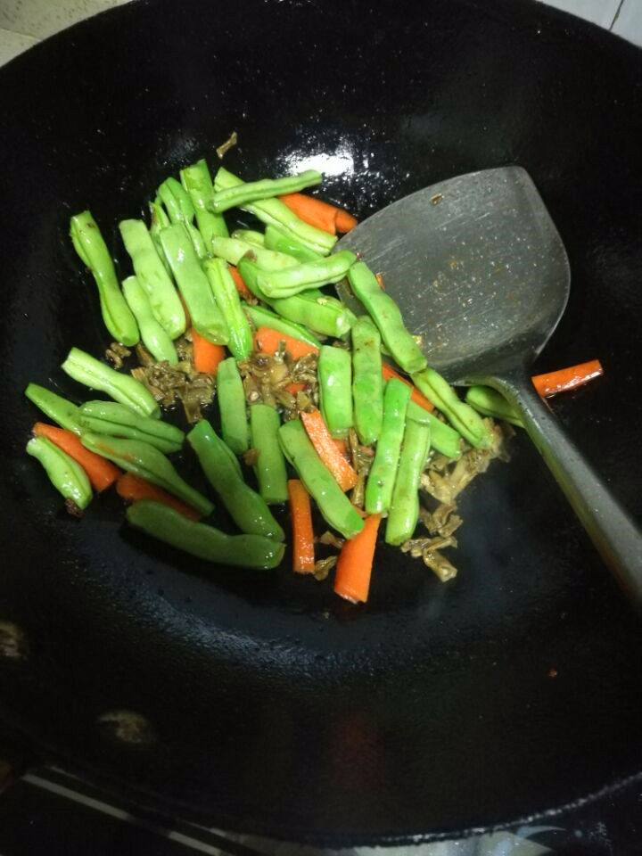 四季豆肉末西红柿鸡蛋步骤4