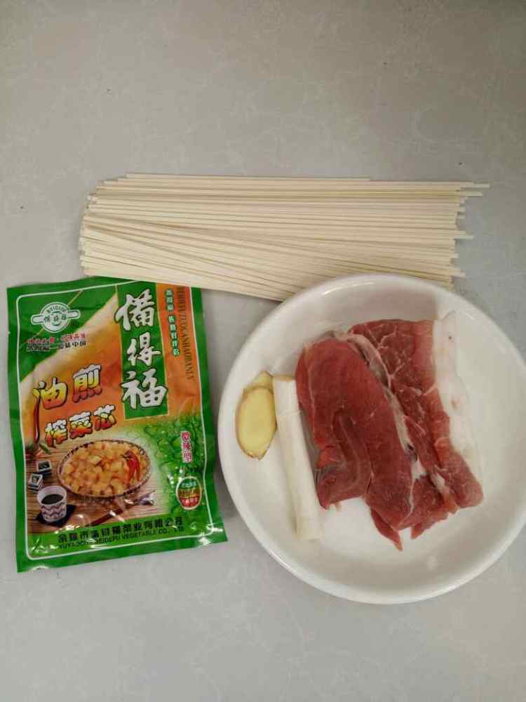 肉丁榨菜面条儿步骤1