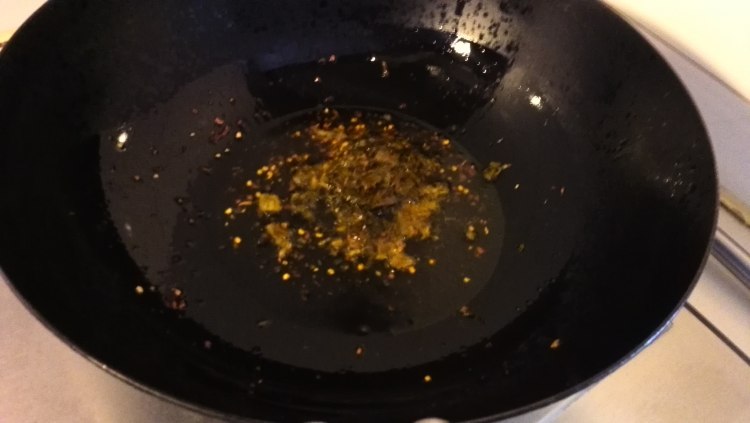 老坛酸菜炒面步骤9