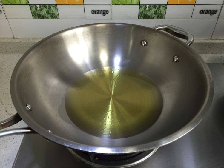 鸡蛋葱油拌面步骤2