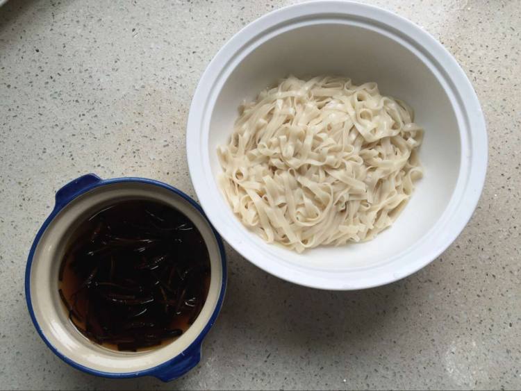 鸡蛋葱油拌面步骤8