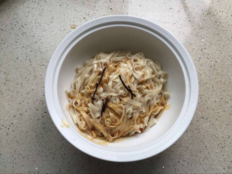 鸡蛋葱油拌面步骤9