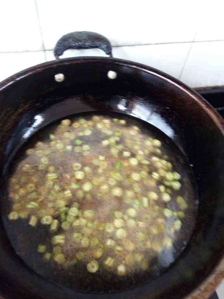 一锅熟面条步骤6