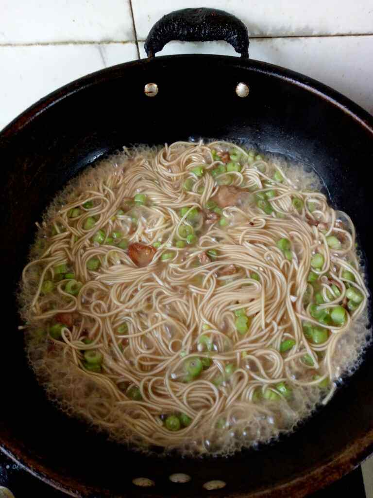 一锅熟面条步骤9