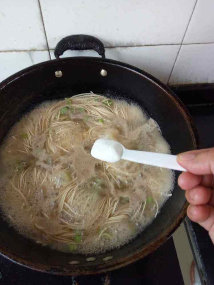 一锅熟面条步骤8