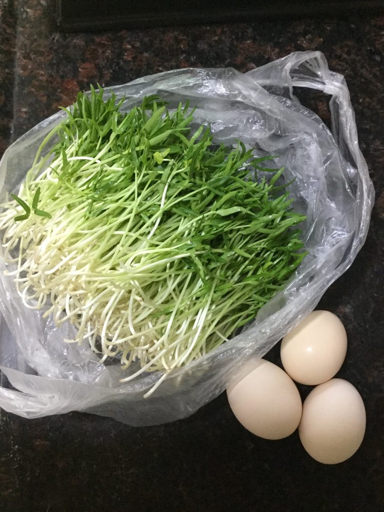 通菜苗炒面步骤2