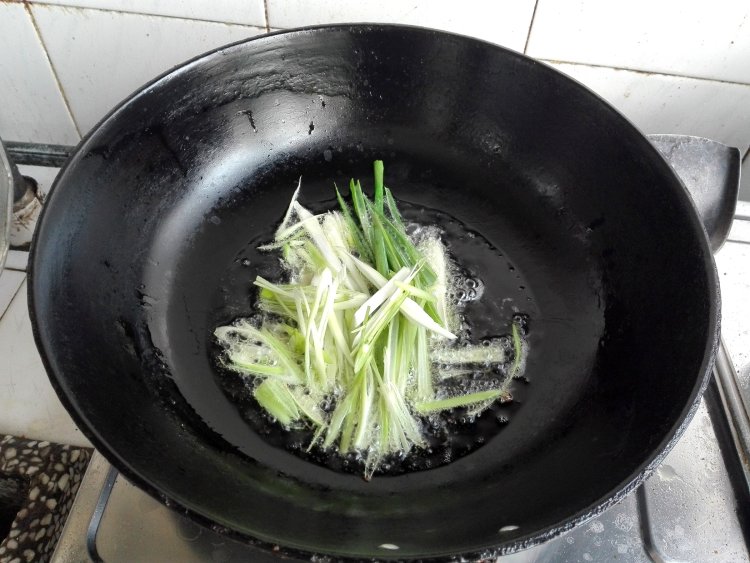 葱油荷包蛋面步骤3