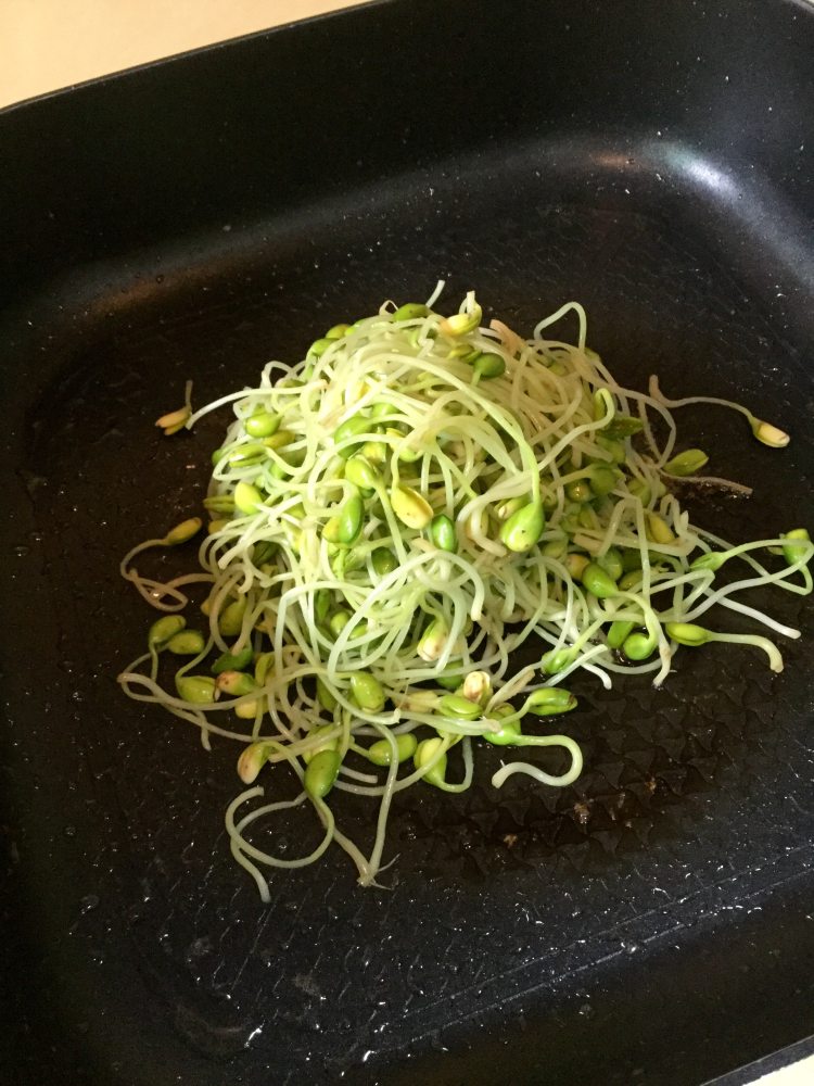 黄豆芽炒面步骤9
