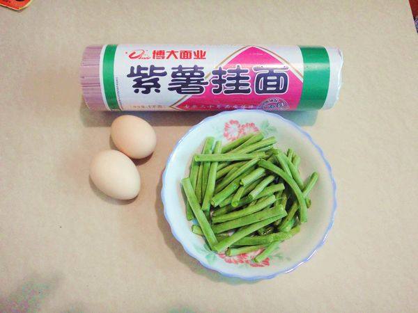 豆角炒紫薯面条步骤1