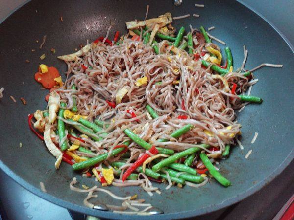 豆角炒紫薯面条步骤10
