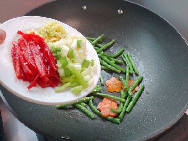 豆角炒紫薯面条步骤7