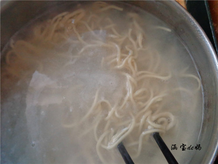 香菇腊肠炒面步骤7