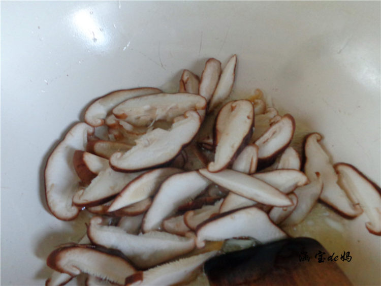 香菇腊肠炒面步骤10