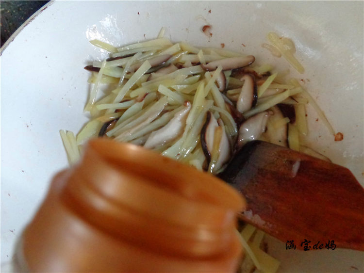 香菇腊肠炒面步骤13