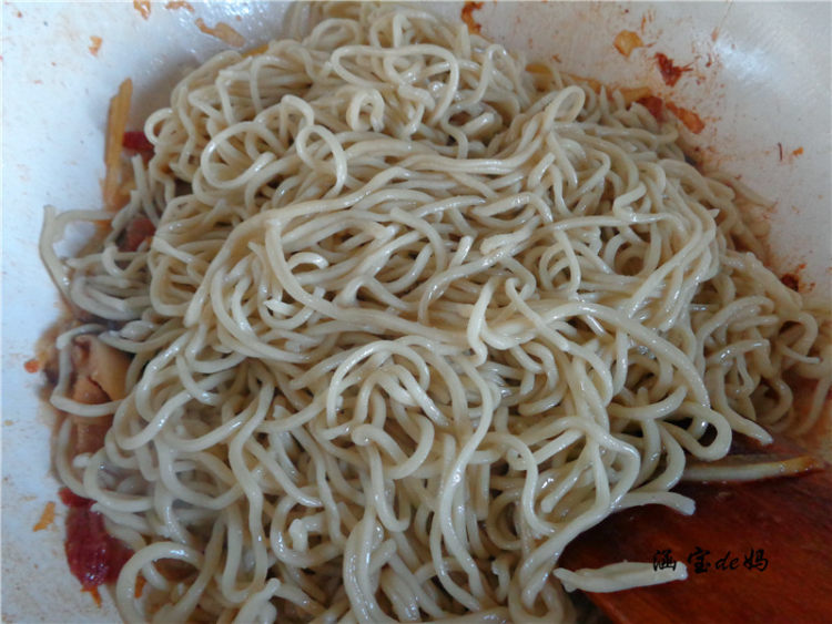 香菇腊肠炒面步骤17