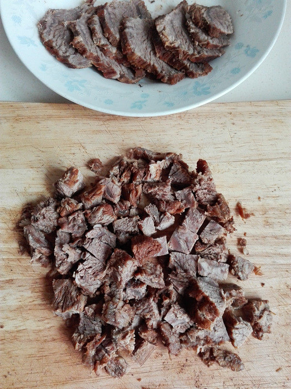 卤牛肉酱拌面步骤3