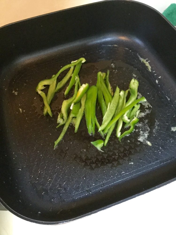鸡蛋胡萝卜炒面步骤10