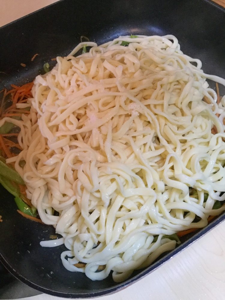 鸡蛋胡萝卜炒面步骤13