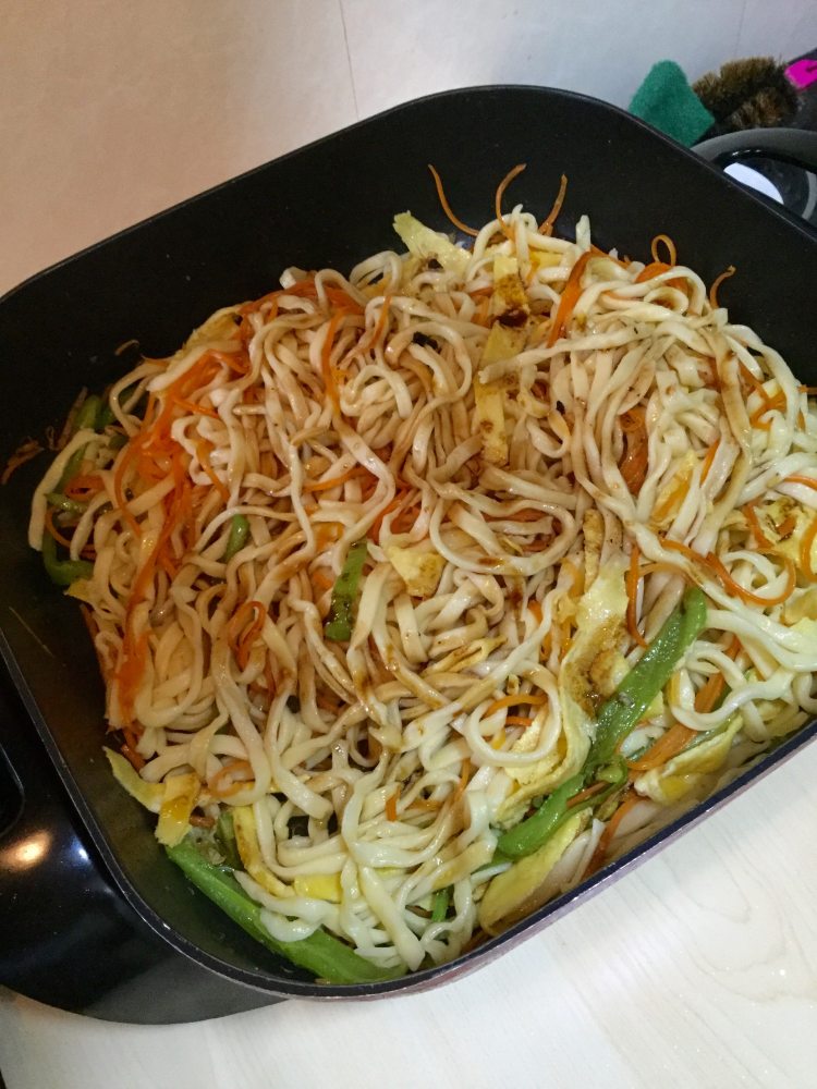 鸡蛋胡萝卜炒面步骤15
