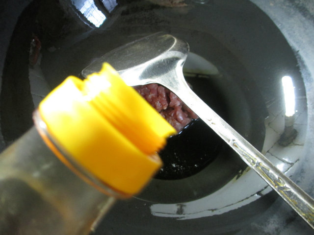 肉末圆白菜炒面步骤3
