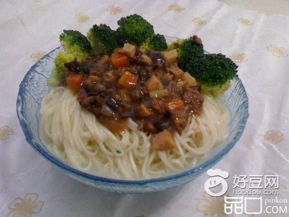 蘑菇酱肉面