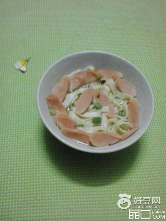 火腿肠煮面