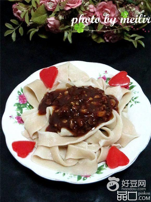 肉末炸酱拌全麦扯面