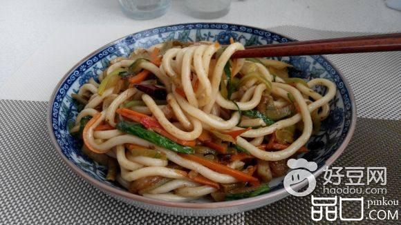 酸豆角杂蔬炒乌冬面