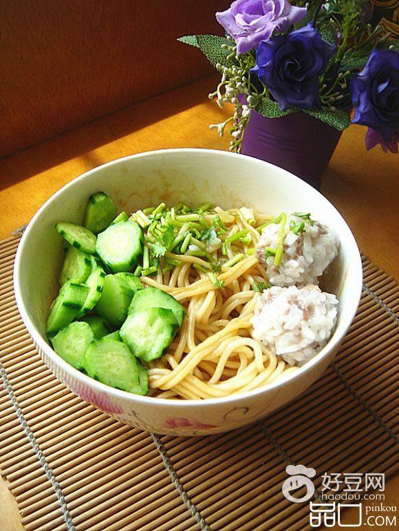 黄瓜肉丸凉面