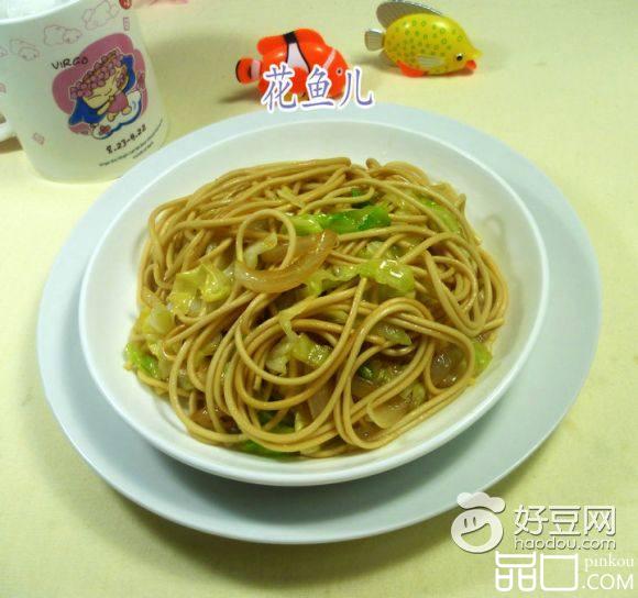 洋葱圆白菜炒面
