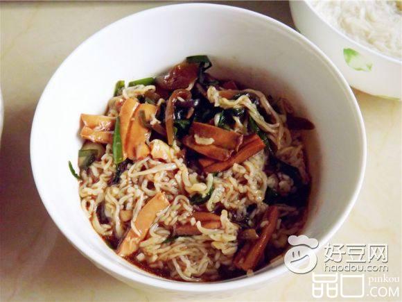 韭菜鱿鱼面