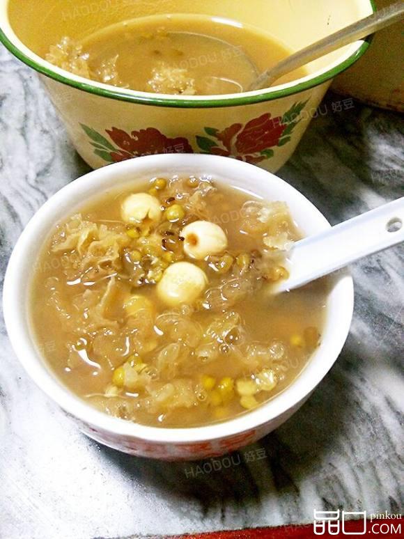 绿豆银耳莲子羹