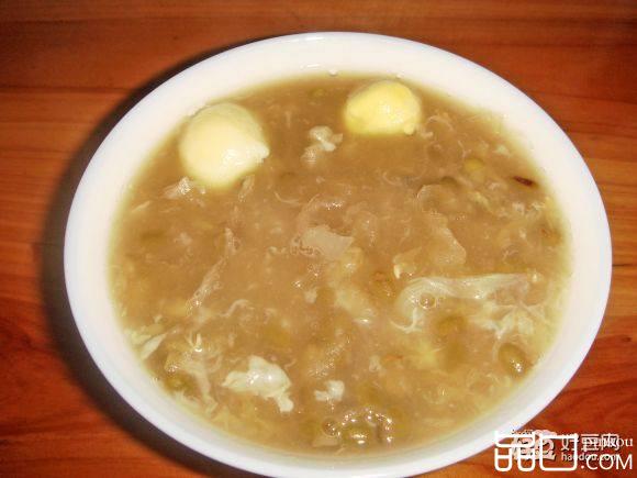 银耳绿豆甜品