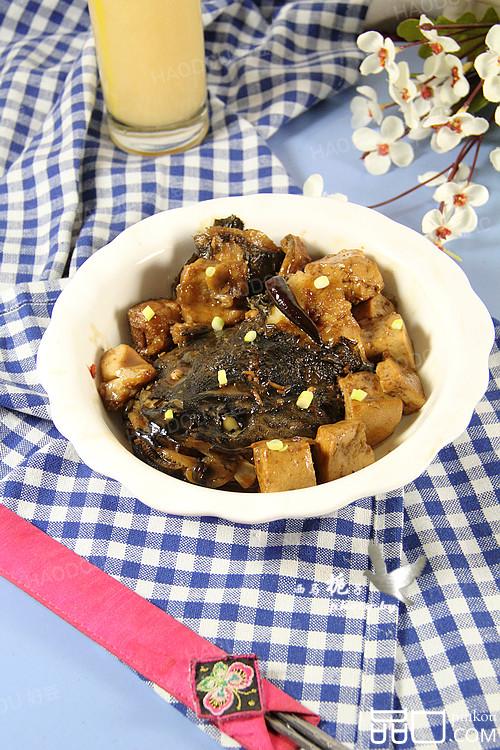 澳斑鱼头炖豆腐