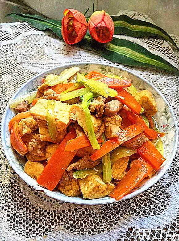 西芹胡萝卜焖豆腐