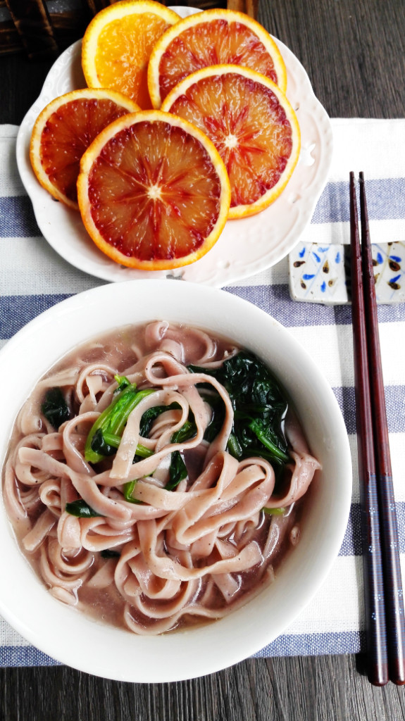 菠菜火龙果皮面条步骤10