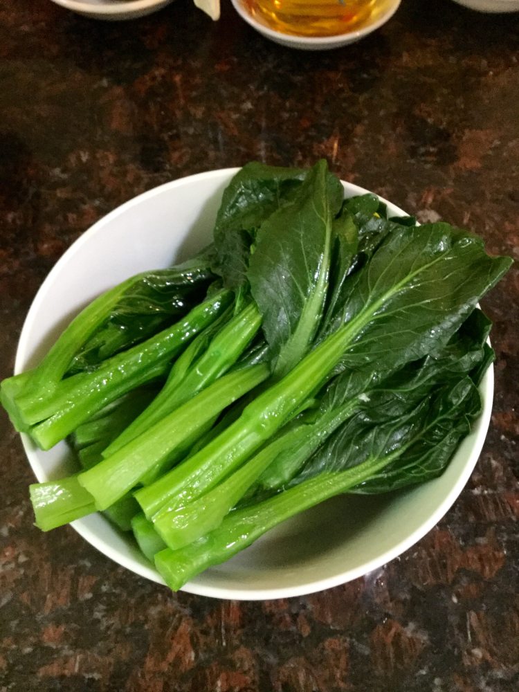 菜心鸡蛋面步骤5