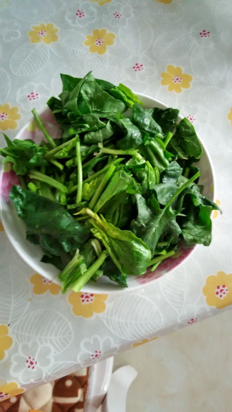 木耳菠菜面条步骤2