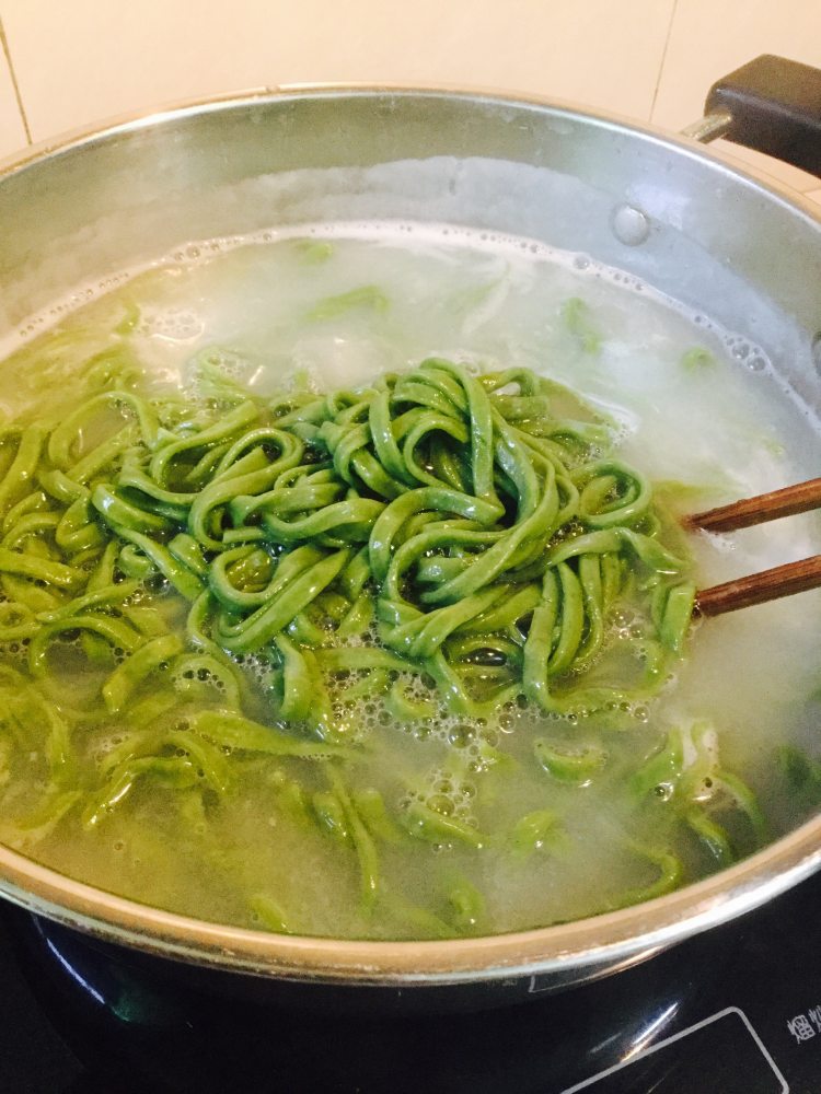 鸡蛋番茄汤面步骤3