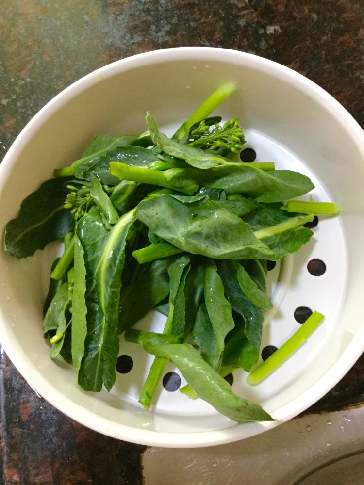 鸡蛋炒青菜面步骤2