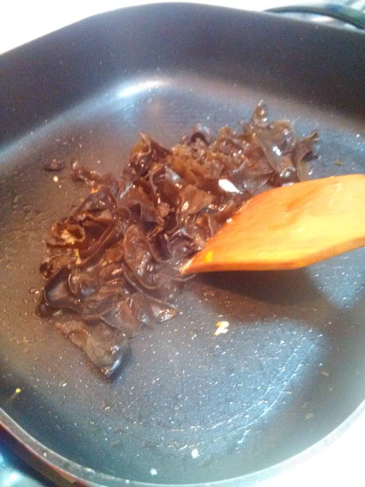 云耳鸡蛋炒面步骤12