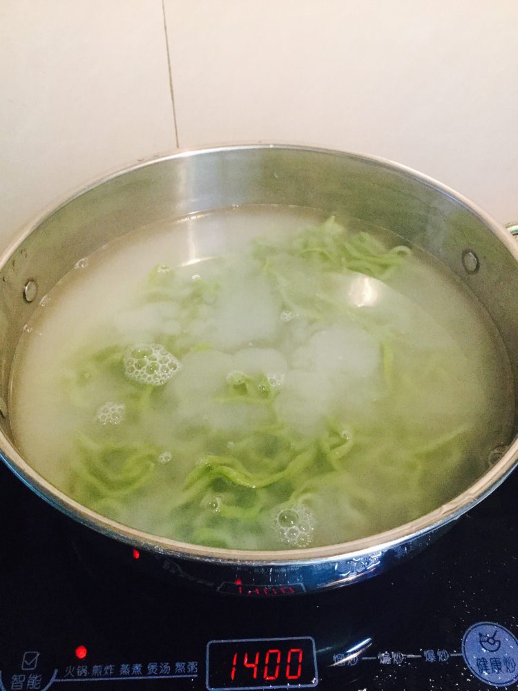 鸡蛋番茄煮青菜面步骤2
