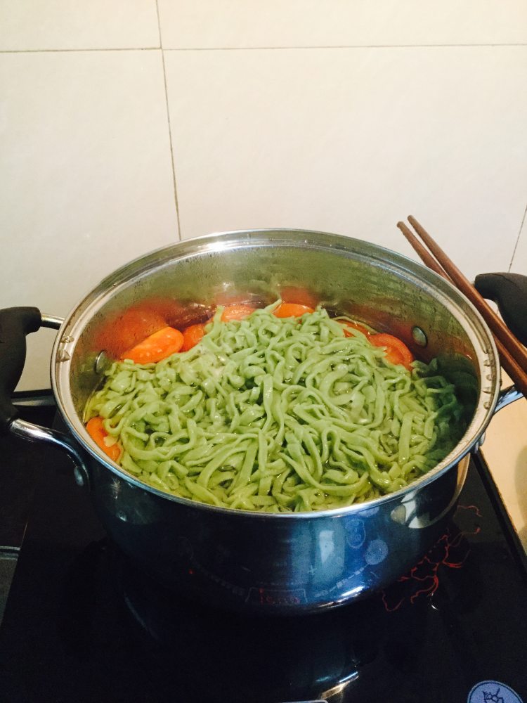 鸡蛋番茄煮青菜面步骤4