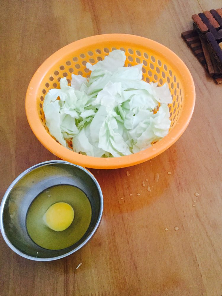 包菜鸡蛋面步骤2